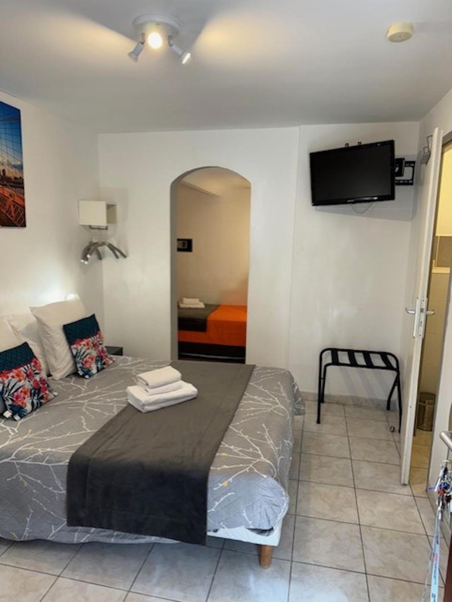 Logis Hotel La Chaumiere Marseillan  Bagian luar foto